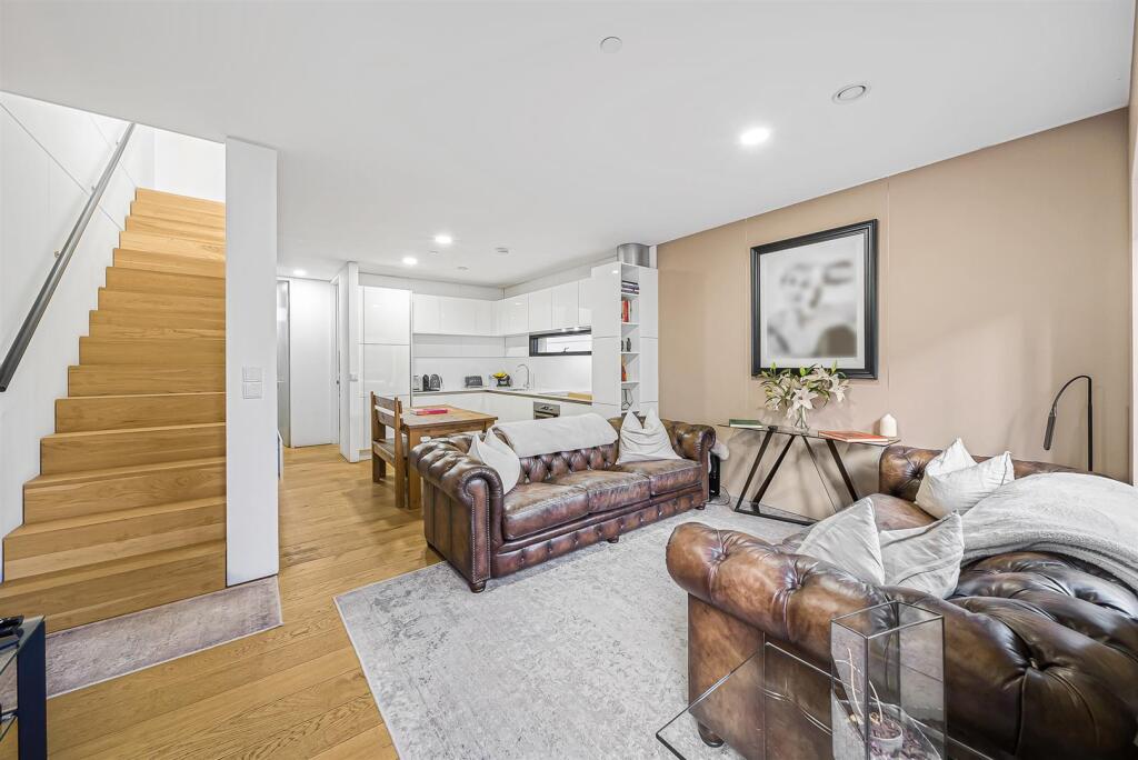 5 bedroom townhouse for sale in Senior Lane, Salford, M3